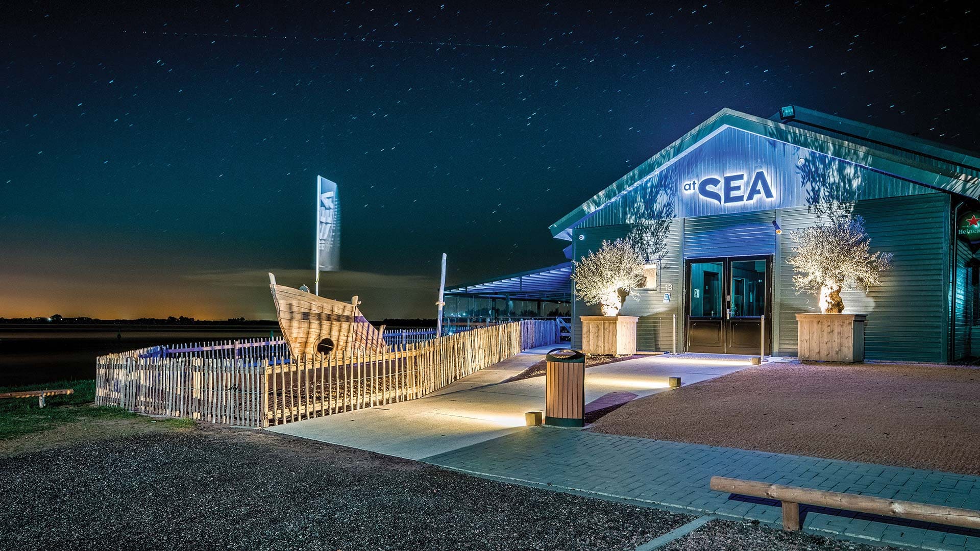 photo-gallery-hospitality-entertainment-bar-and-restaurant-at-sea-09
